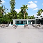 Luxury Villa Azure With Heated Pool 20 Minutes To Beach