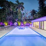 Luxury Villa Azure With Heated Pool 20 Minutes To Beach