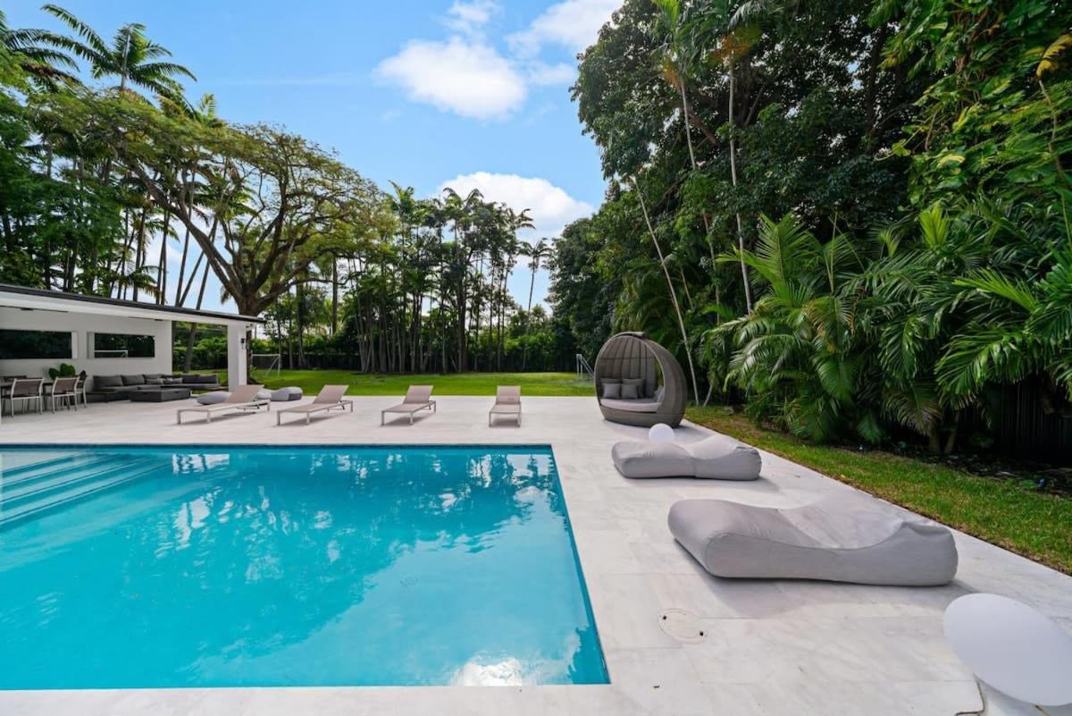 Luxury Azure With Heated Pool 20 Minutes To Holiday home Miami