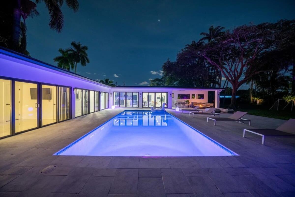 Luxury Azure With Heated Pool 20 Minutes To Holiday home Miami