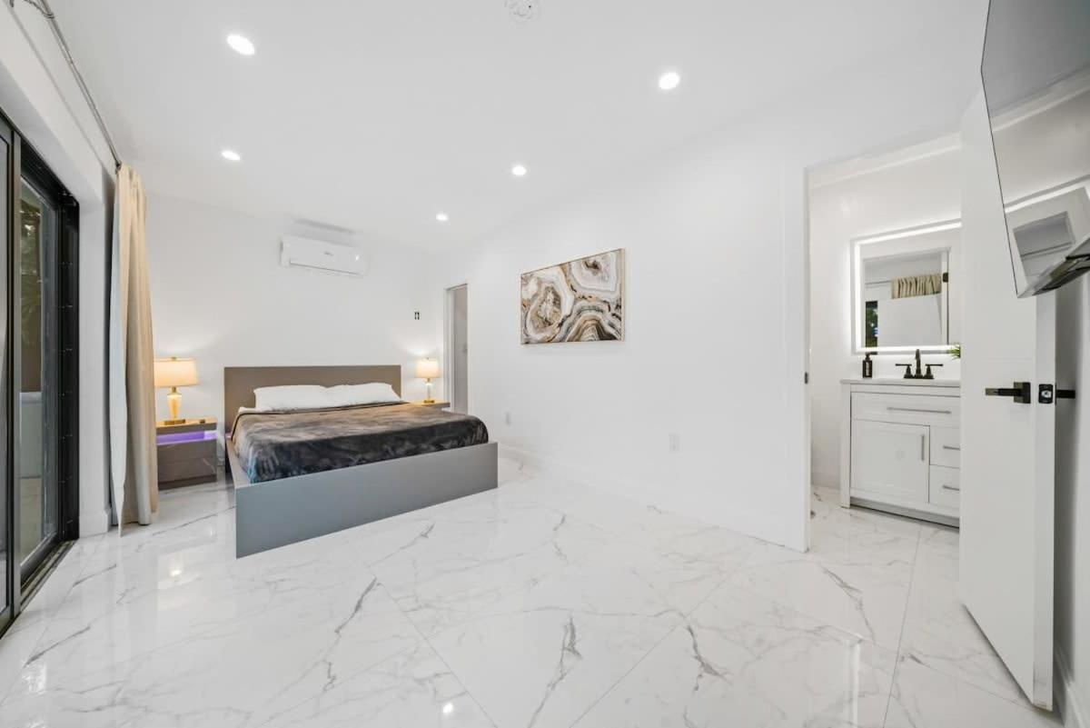 Luxury Azure With Heated Pool 20 Minutes To Holiday home *