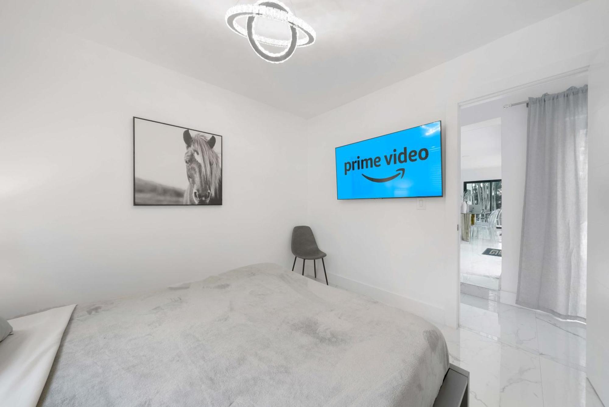 Luxury Azure With Heated Pool 20 Minutes To Holiday home *