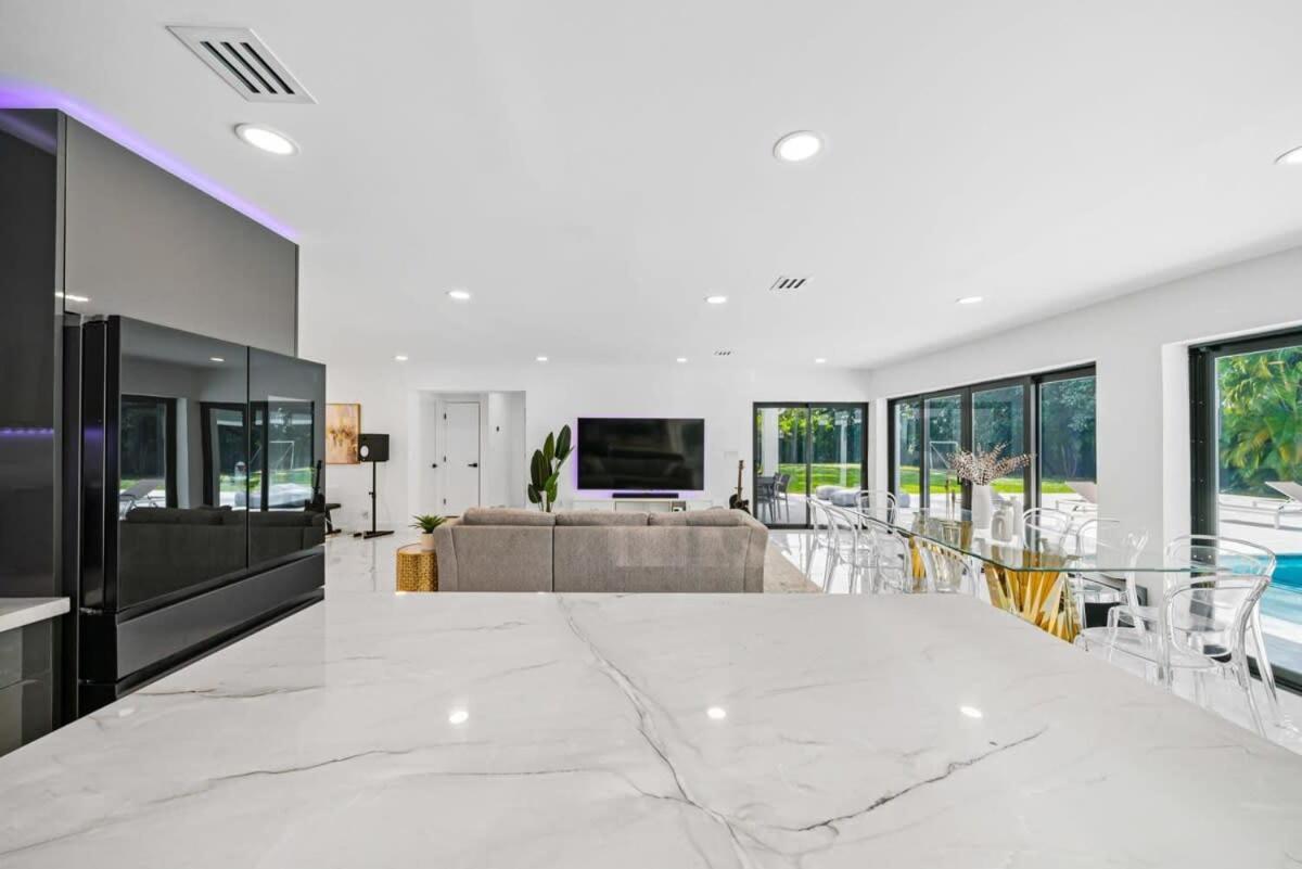 Luxury Azure With Heated Pool 20 Minutes To