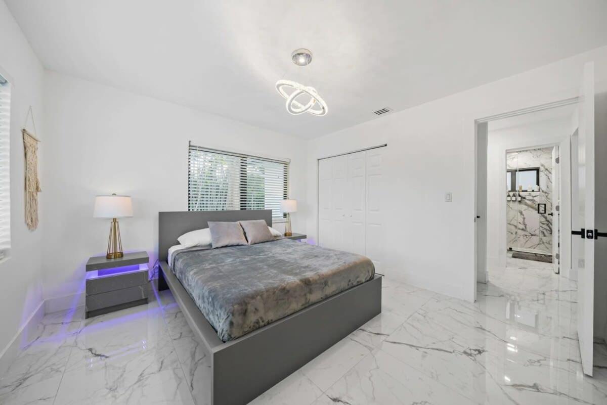 Luxury Azure With Heated Pool 20 Minutes To Holiday home Miami