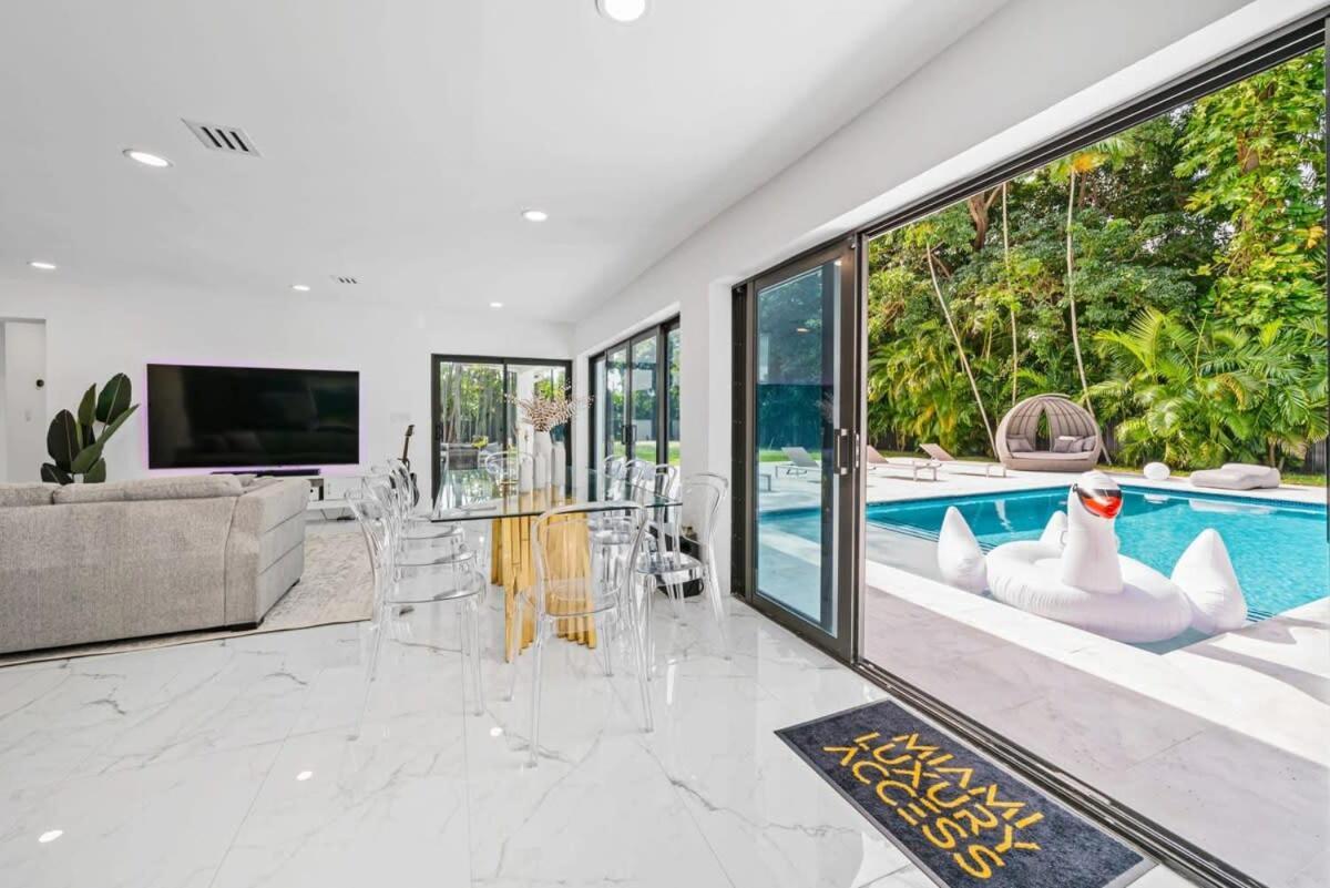 Luxury Azure With Heated Pool 20 Minutes To Holiday home Miami